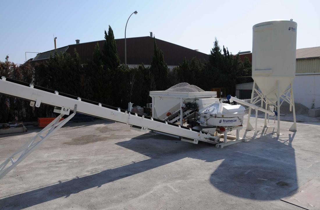 Photo Distributeur automatique de béton : une solution innovante pour le BTP